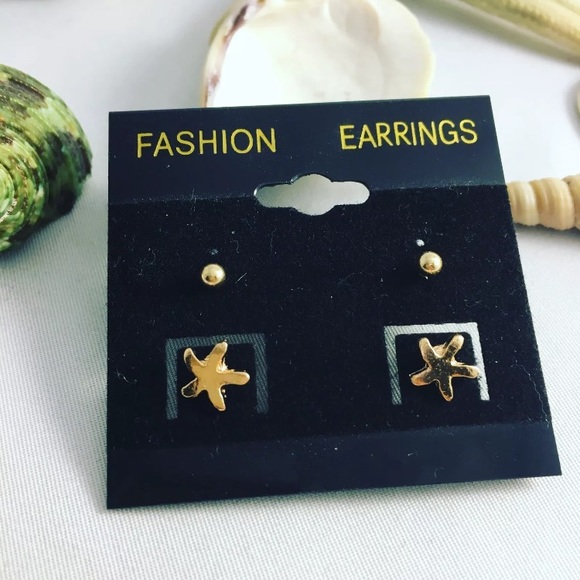 DAINTY Gold jewelry 2 Pc Hand-stamp Stud Earrings - Picture 3 of 3